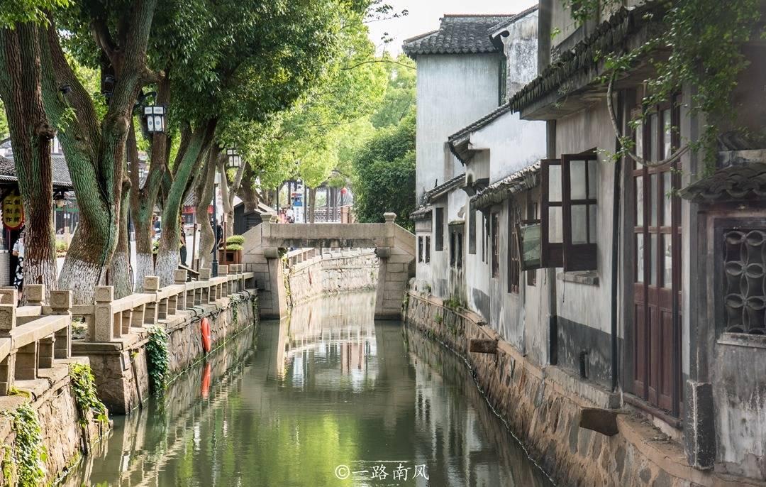 将十几万吨重的巨物拿在手中把玩,男人的快乐就这么简单